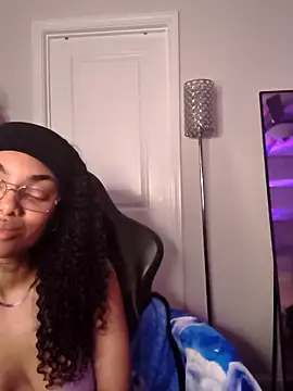 Snapshot of butterflybootyy chatting on 19, 5, 2026 butterflybootyy online show from 19, 5, 2026