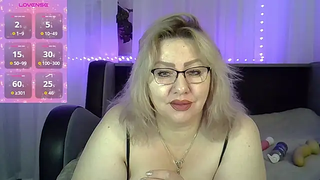 Snapshot of AngelinaGlam chatting on 28, 9, 2025 AngelinaGlam online show from 28, 9, 2025