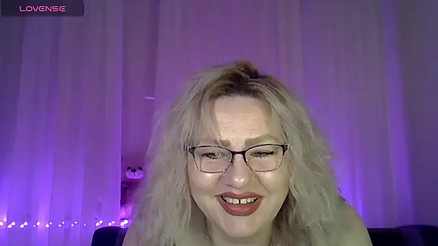 Snapshot of AngelinaGlam chatting on 17, 5, 2026 AngelinaGlam online show from 17, 5, 2026