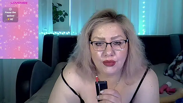 Snapshot of AngelinaGlam chatting on 27, 9, 2025 AngelinaGlam online show from 27, 9, 2025
