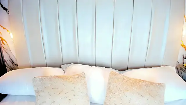 AvyMilton online show from 10, 10, 2025