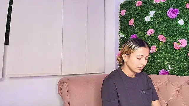 Snapshot of miranda_villa chatting on 23, 9, 2025 miranda villa online show from 23, 9, 2025