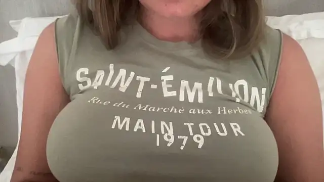 KaraLeee online show from 1, 3, 2025