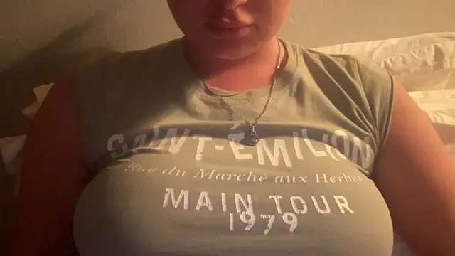 KaraLeee online show from 1, 3, 2025