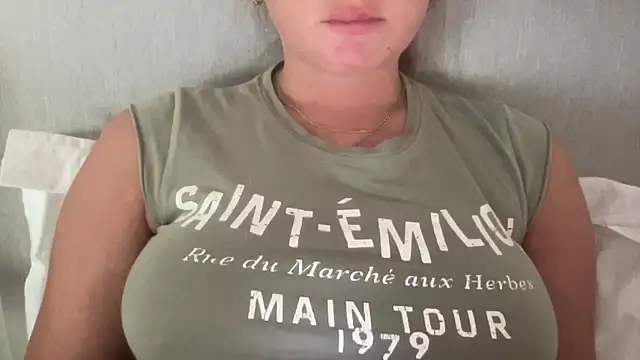 KaraLeee online show from 4, 3, 2025