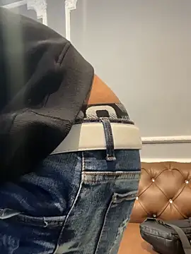 AaronCruz  online show from 27, 2, 2025