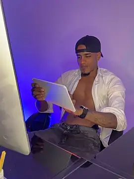 AaronCruz  online show from 1, 5, 2026