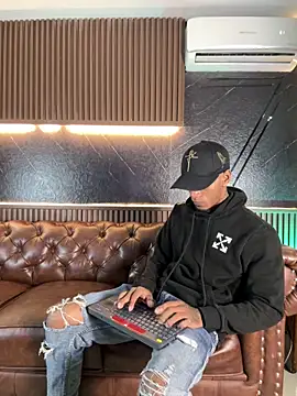 AaronCruz  online show from 13, 3, 2026