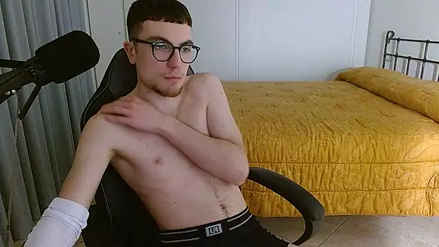 Snapshot of FitGuyDream chatting on 2, 1, 2025 FitGuyDream online show from 2, 1, 2025