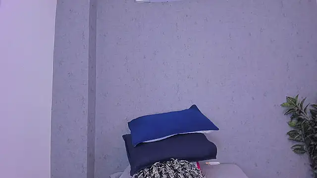 Tiffany mendez online show from 27, 4, 2026