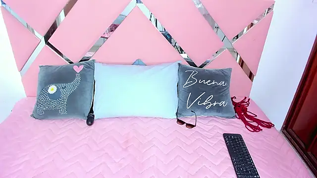 nahomygrey  online show from 6, 2, 2026