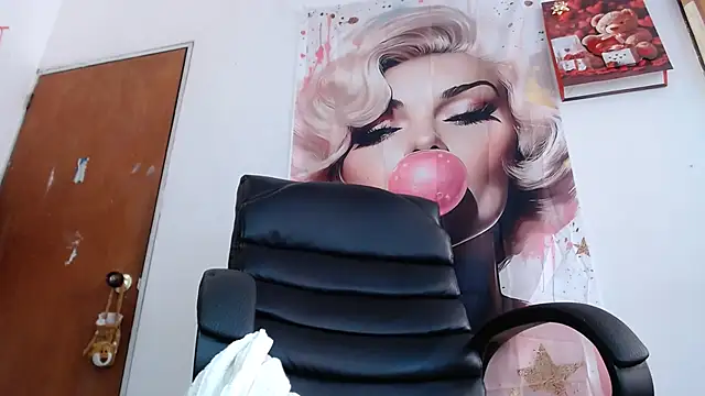 Snapshot of Sexy-Favgirl chatting on 3, 7, 2026 Sexy-Favgirl online show from 3, 7, 2026