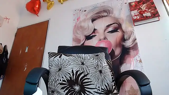 Snapshot of Sexy-Favgirl chatting on 13, 7, 2026 Sexy-Favgirl online show from 13, 7, 2026