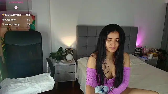 ChloeSanchezx online show from 17, 3, 2025