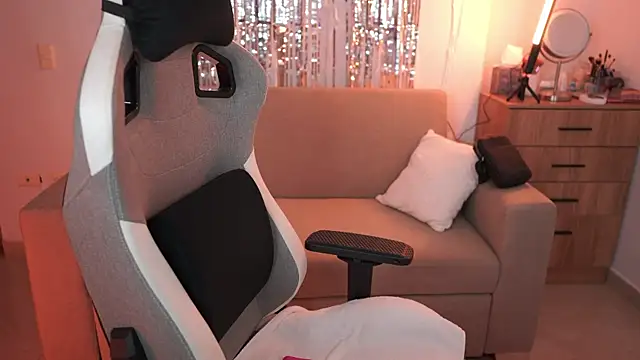 anyacutex online show from 7, 1, 2026