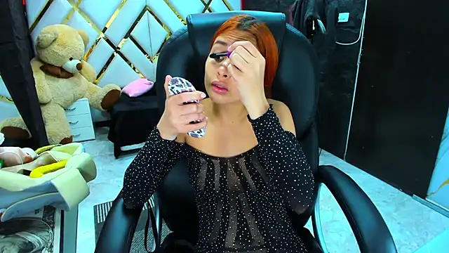 Snapshot of Paris_Petit chatting on 6, 11, 2025 Paris Petit online show from 6, 11, 2025