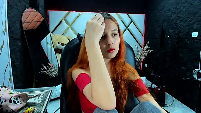 Snapshot of Paris_Petit chatting on 25, 11, 2025 Paris Petit online show from 25, 11, 2025