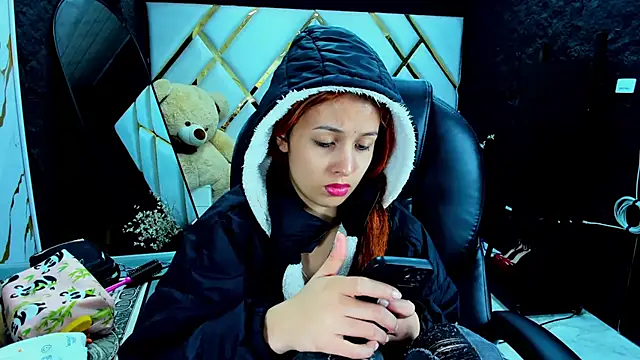 Snapshot of Paris_Petit chatting on 21, 11, 2025 Paris Petit online show from 21, 11, 2025