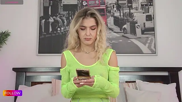 Sarah-Hart online show from 15, 10, 2025