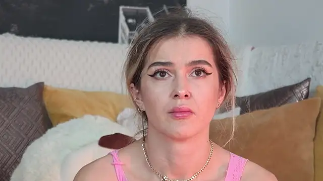 Sarah-Hart online show from 5, 12, 2025