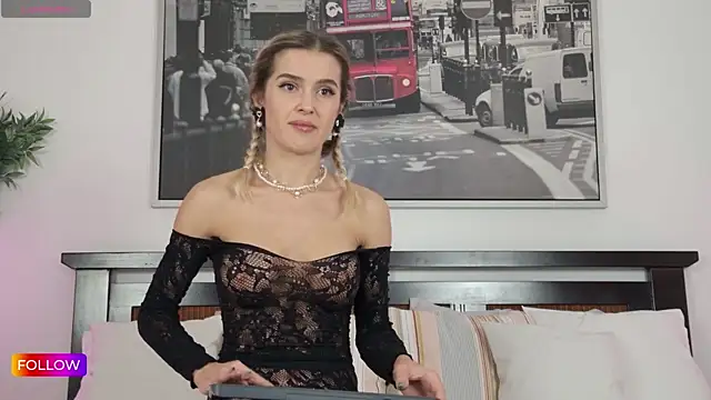 Sarah-Hart online show from 4, 10, 2025