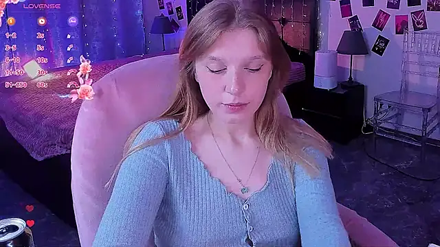 Snapshot of KarambaMoon chatting on 5, 7, 2026 KarambaMoon online show from 5, 7, 2026