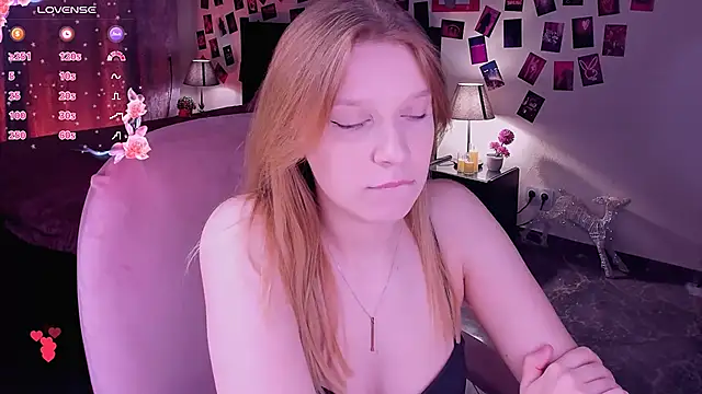 Snapshot of KarambaMoon chatting on 10, 5, 2026 KarambaMoon online show from 10, 5, 2026