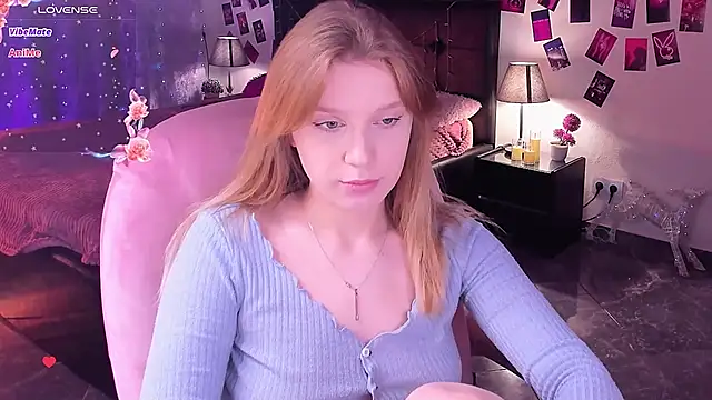 Snapshot of KarambaMoon chatting on 6, 5, 2026 KarambaMoon online show from 6, 5, 2026