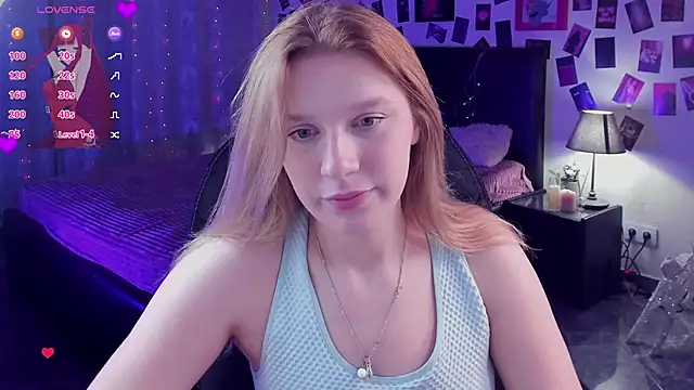 Snapshot of KarambaMoon chatting on 12, 10, 2025 KarambaMoon online show from 12, 10, 2025