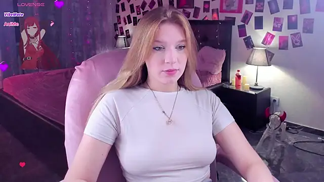 Snapshot of KarambaMoon chatting on 13, 11, 2025 KarambaMoon online show from 13, 11, 2025