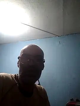 Snapshot of hugosafado333 chatting on 4, 12, 2024 hugosafado333 online show from 4, 12, 2024