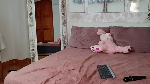 MilaTeenX online show from 24, 4, 2026