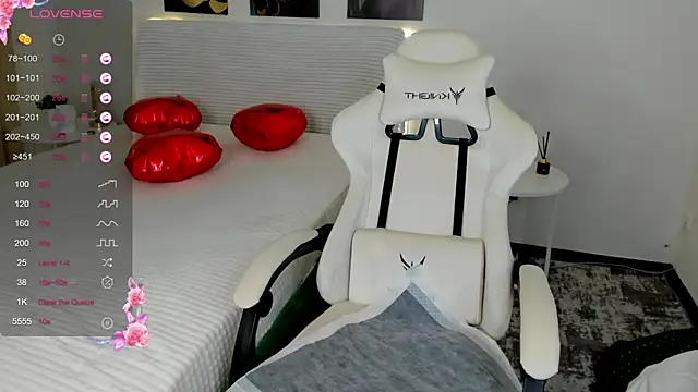 TiffanyWills online show from 20, 2, 2025