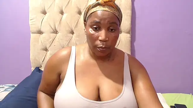 CurveyChocClit online show from 8, 3, 2025