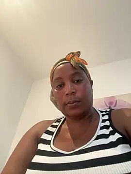 CurveyChocClit online show from 4, 3, 2025