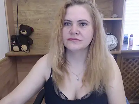 DaniellaKiss online show from 17, 4, 2026