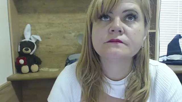 DaniellaKiss online show from 9, 10, 2025