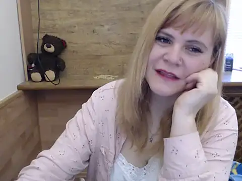 DaniellaKiss online show from 5, 4, 2026