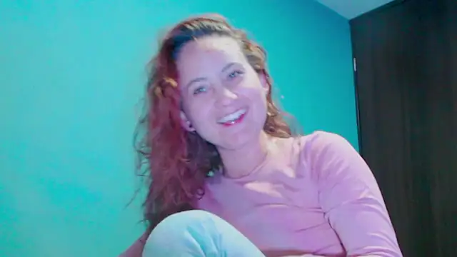 Snapshot of zoe_jones3 chatting on 1, 2, 2025 zoe jones3 online show from 1, 2, 2025