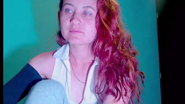 Snapshot of zoe_jones3 chatting on 28, 2, 2025 zoe jones3 online show from 28, 2, 2025
