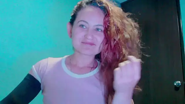 Snapshot of zoe_jones3 chatting on 13, 2, 2025 zoe jones3 online show from 13, 2, 2025