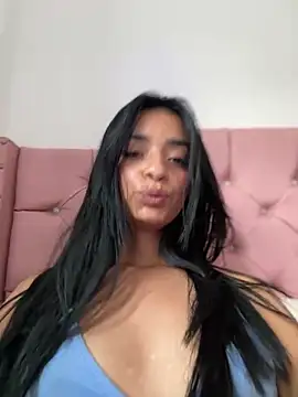 Laura fernandezII online show from 2, 3, 2025