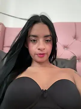 Laura fernandezII online show from 12, 3, 2025