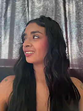 Laura fernandezII online show from 11, 3, 2025