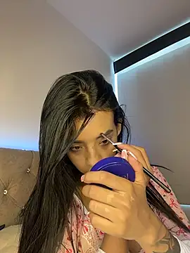 Laura fernandezII online show from 16, 12, 2025