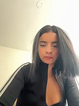 Laura fernandezII online show from 10, 2, 2026