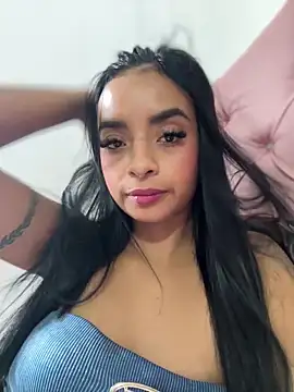 Laura fernandezII online show from 25, 2, 2025