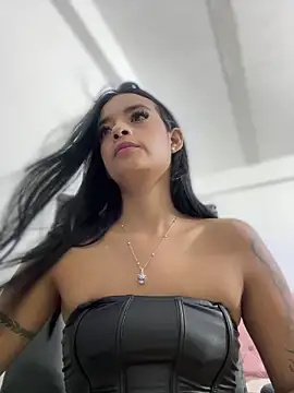 Laura fernandezII online show from 14, 2, 2025