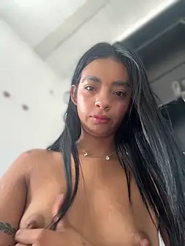 Laura fernandezII online show from 19, 10, 2025