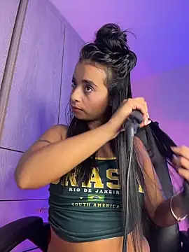 Laura fernandezII online show from 19, 11, 2025